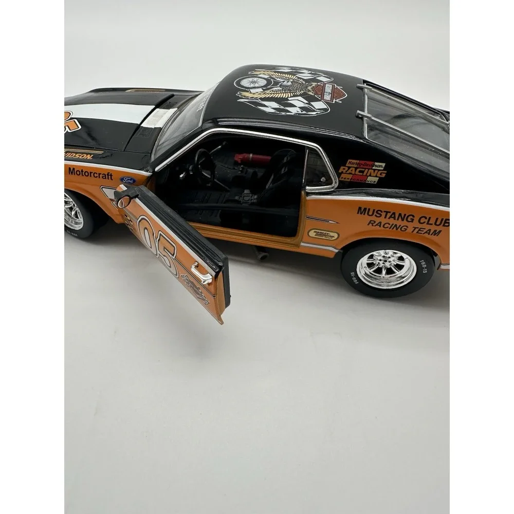 1969 FORD MUSTANG BOSS 302 RACER HARLEY-DAVIDSON 1:24 DIECAST